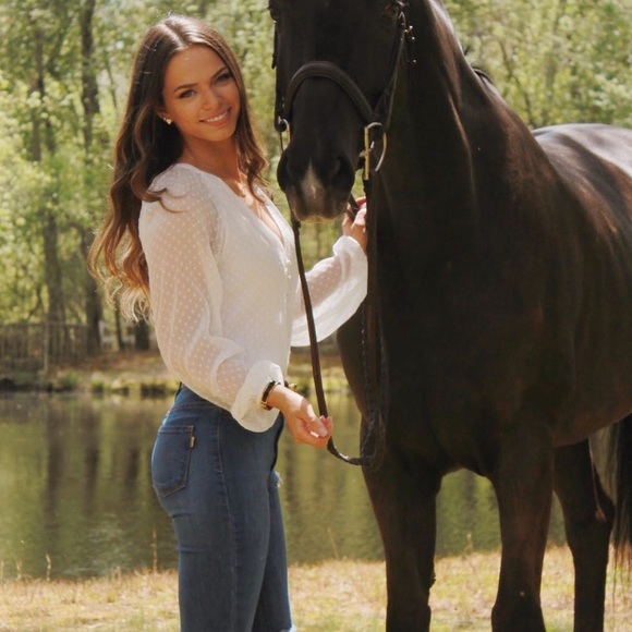 Meet your Posher, Julia - Picture 2 of 3